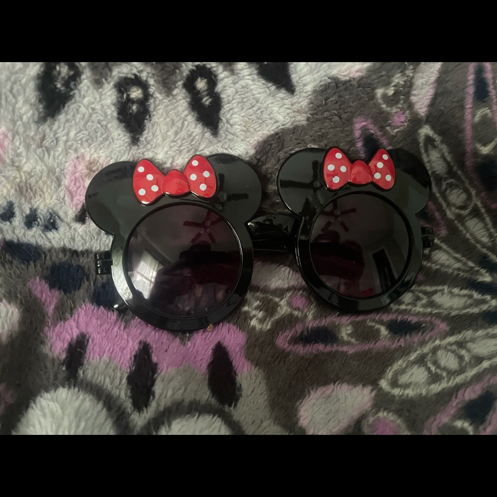 Minnie Mouse sunglasses